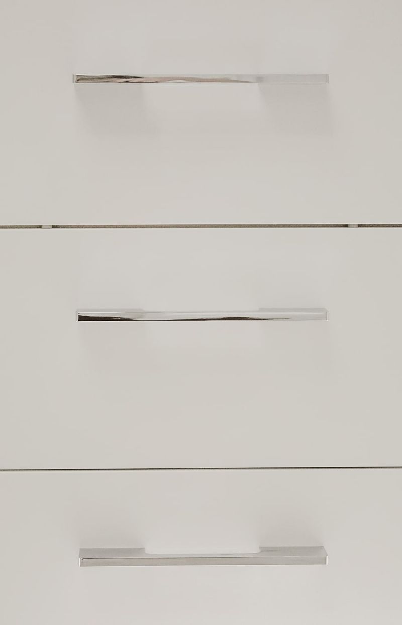 Flat panel cabinet drawers in Clive painted soft white with slim polished chrome bar pulls.