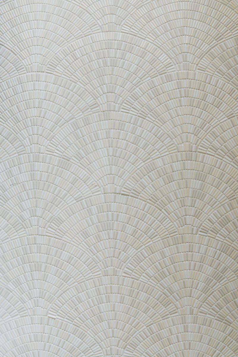 A cream fan scale mosaic tile wall in West Des Moines, set in a fine fishscale pattern with matching grout.